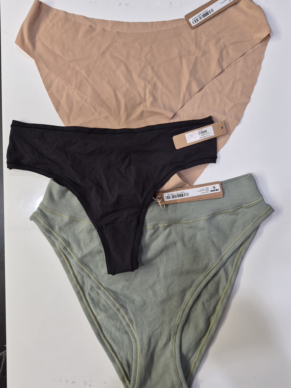 (SKIMS)3 panties for $32 new with tag, Size:M,. SKIMS-Style 019